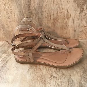 Born Women’s Gold Metallic thong Sandals Brown Leather Upper & Lining. Size: 10M